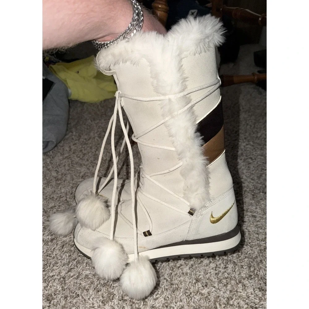 VTG Nike Suede Mid Calf Winter Boots White Pom Pom Side Zip Women's 8.5 Y2K RARE